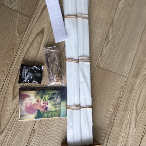 New Umbra White HANGIT wooden clip 26X30 WALL MEMO - Picture 5 of 5